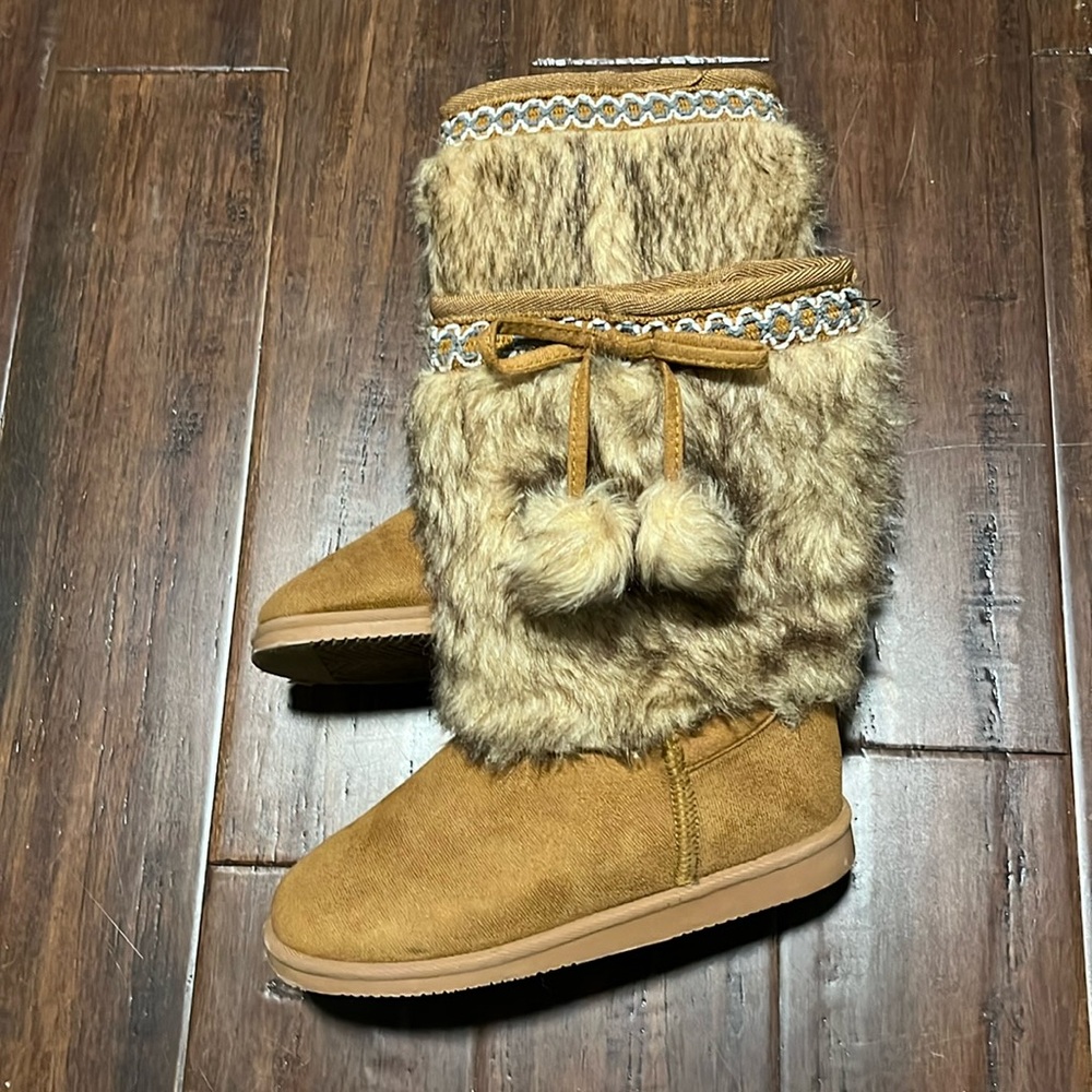 FabKids 4 Tan Suede, Faux Fur with Bows, Pompoms Flat Fashion Boots NWOT